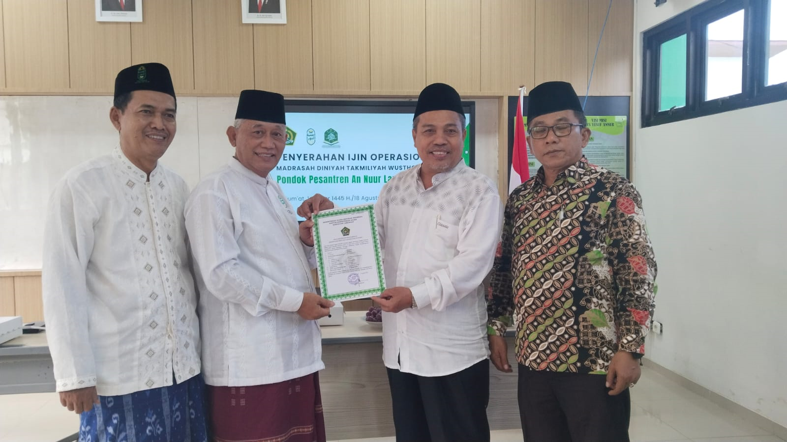 Serah Terima Izin Operasional Madin Takmiliyah Wustho Pondok Pesantren An Nuur Lamongan